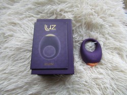 Ona, on a sakra skvěl&yacute; sex s vibračn&iacute;m kroužkem LUZ Eclipse od Toy Joy!! Ověřeno!!