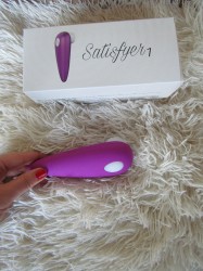 Recenze - Mini stimul&aacute;tor, co zař&iacute;d&iacute; maximum rozko&scaron;e: Satisfyer 1