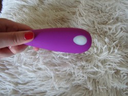 Recenze - Mini stimul&aacute;tor, co zař&iacute;d&iacute; maximum rozko&scaron;e: Satisfyer 1